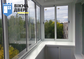 Переваги легкого скління балконів