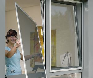 сітка на пластикові вікна - затребуваний елемент сучасних конструкцій