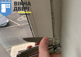 Дує з петель пластикових вікон: причини та як усунути