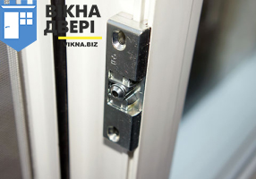 Магнітна клямка для балконної ПВХ-двері: види, особливості